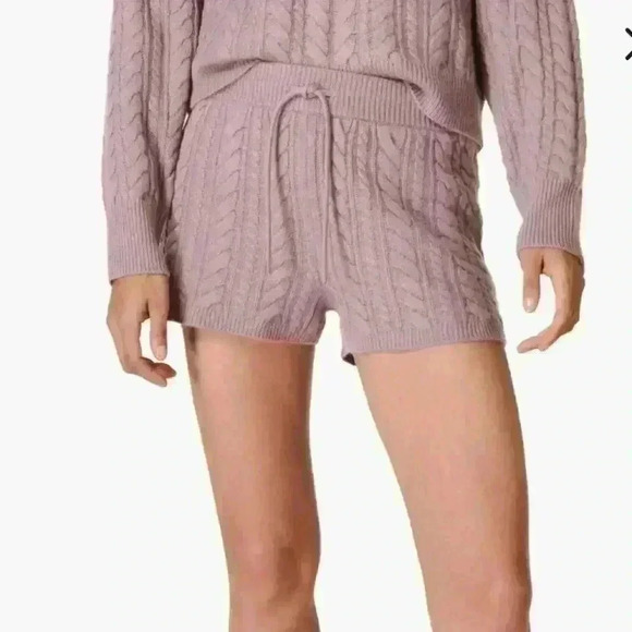 NWT Sweaty Betty Cable Wool- Cashmere Blend
Shorts Sz 8 or M in dusty lilac - Picture 1 of 8